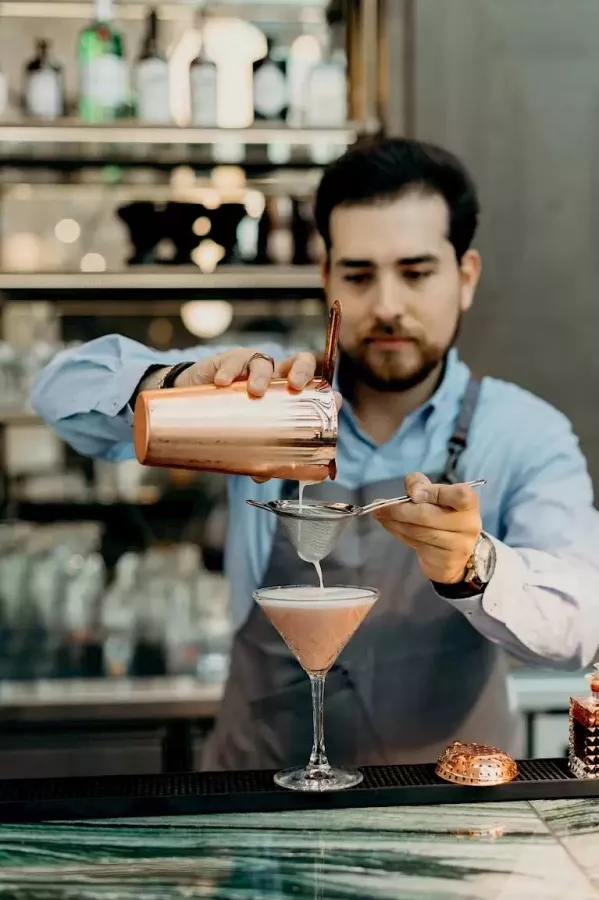Ресторан-бар Hudson Yards Lounge в Франкфуртe-на-Майне: Alcohol , Beer, Bar, Drinks , Паб, Бар, Алкоголь , Пиво ,