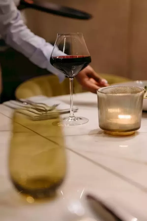 Ресторан-бар Hudson Yards Lounge в Франкфуртe-на-Майне: Alcohol , Beer, Bar, Drinks , Паб, Бар, Алкоголь , Пиво ,