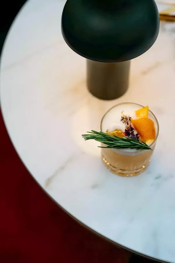 Ресторан-бар Hudson Yards Lounge в Франкфуртe-на-Майне: Alcohol , Beer, Bar, Drinks , Паб, Бар, Алкоголь , Пиво ,