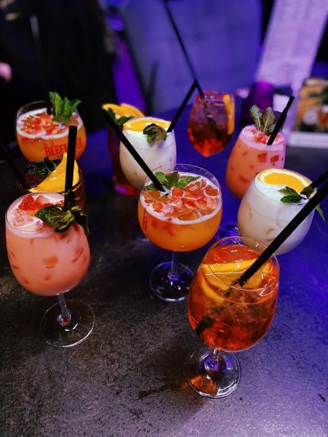 Бар Rot & Vogel в Франкфуртe-на-Майне: Бар, Паб, Ресторан , Алкоголь , Пиво, Restaurant , Drinks ,