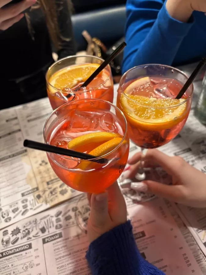 Бар Rot & Vogel в Франкфуртe-на-Майне: Бар, Паб, Ресторан , Алкоголь , Пиво, Restaurant , Drinks ,