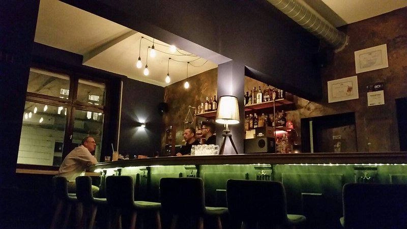 Бар Rot & Vogel в Франкфуртe-на-Майне: Бар, Паб, Ресторан , Алкоголь , Пиво, Restaurant , Drinks ,