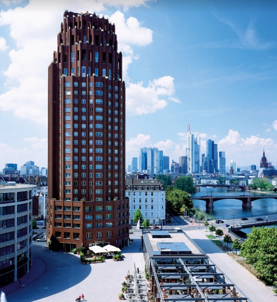 Отель Lindner Hotel Frankfurt Main Plaza  в  Франкфуртe-на-Майне