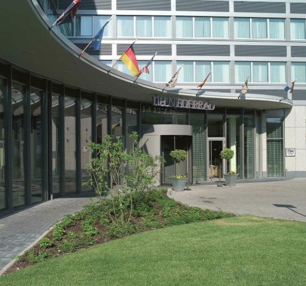 Отель NH Frankfurt Niederrad в Франкфуртe-на-Майне: Семейный отдых , Отель, Бассейн, Парковка, Для всей семьи, Гостиница, 