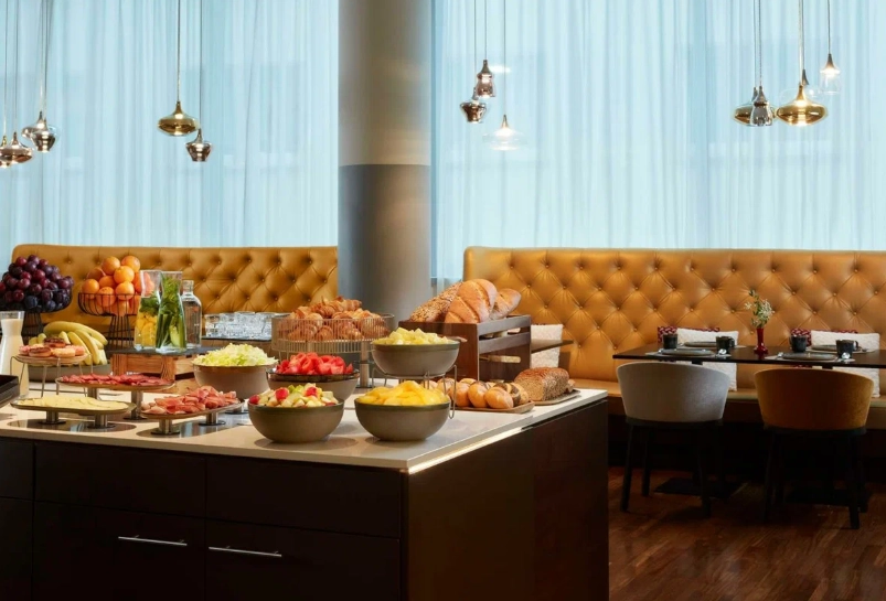 Отель Hotel Avani Frankfurt City в Франкфуртe-на-Майне: Семейный отдых , Отель, Бассейн, Парковка, Для всей семьи, Гостиница,
