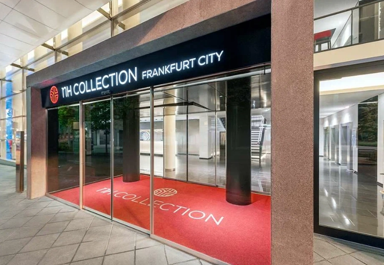 Отель Hotel Avani Frankfurt City в Франкфуртe-на-Майне: Семейный отдых , Отель, Бассейн, Парковка, Для всей семьи, Гостиница,