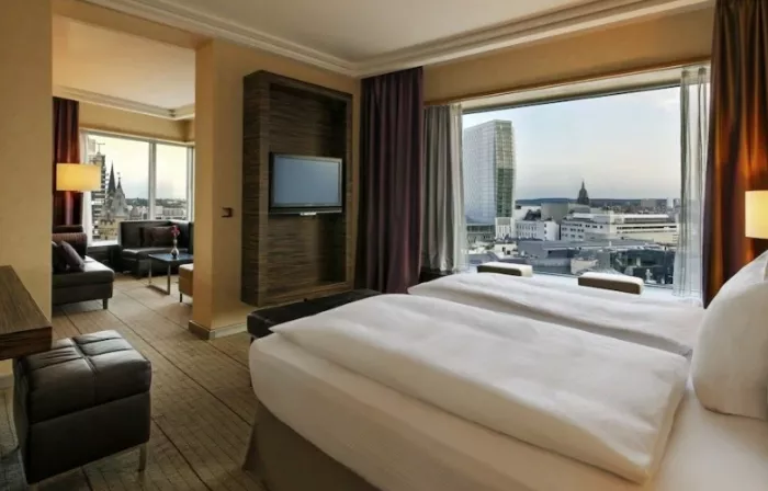 Отель Hilton Frankfurt City Centre в Франкфуртe-на-Майне: Семейный отдых , Отель, Бассейн, Парковка, Для всей семьи, Гостиница, 