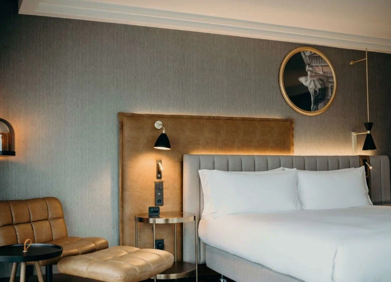 Отель Hilton Frankfurt City Centre в Франкфуртe-на-Майне: Семейный отдых , Отель, Бассейн, Парковка, Для всей семьи, Гостиница, Жилье,