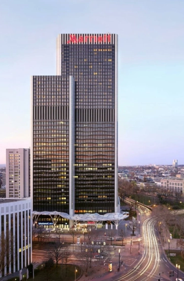 Отель Frankfurt Marriott Hotel в Франкфуртe-на-Майне: Бассейн, Парковка, Семейный отдых , Для всей семьи, Отель,