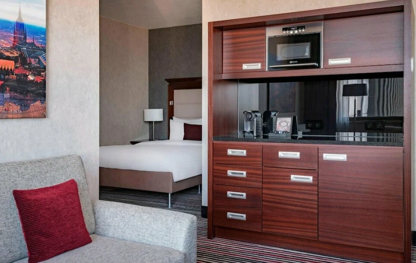 Отель Frankfurt Marriott Hotel в Франкфуртe-на-Майне: Бассейн, Парковка, Семейный отдых , Для всей семьи, Отель,