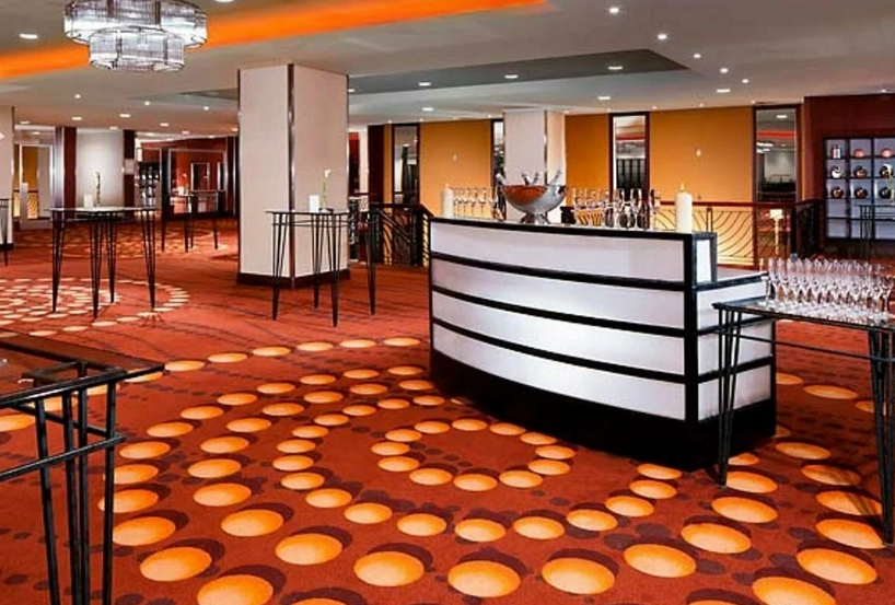 Отель Frankfurt Marriott Hotel в Франкфуртe-на-Майне: Бассейн, Парковка, Семейный отдых , Для всей семьи, Отель,