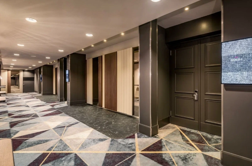 Отель Frankfurt Marriott Hotel в Франкфуртe-на-Майне: Бассейн, Парковка, Семейный отдых , Для всей семьи, Отель,
