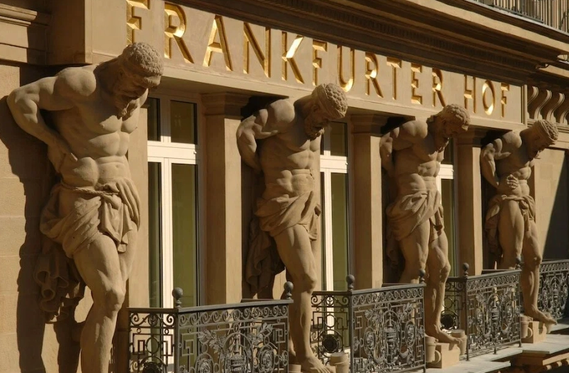 Отель Steigenberger Icon Frankfurter Hof в Франкфуртe-на-Майне: Семейный отдых , Отель, Бассейн, Парковка, Для всей семьи, Гостиница,
