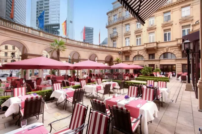 Отель Steigenberger Icon Frankfurter Hof в Франкфуртe-на-Майне: Семейный отдых , Отель, Бассейн, Парковка, Для всей семьи, Гостиница, 
