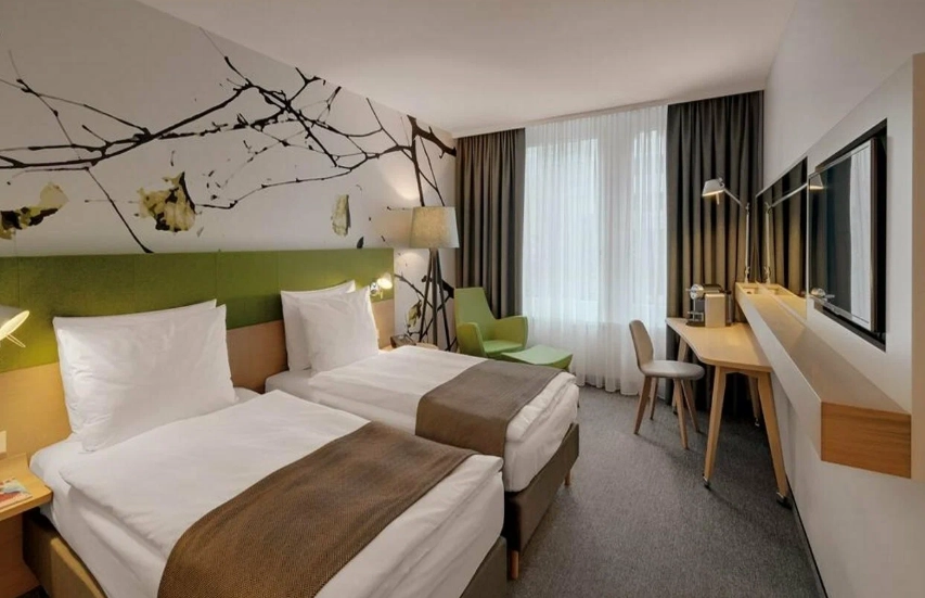 Отель Holiday Inn Frankfurt - Alte Oper, an IHG hotel в Франкфуртe-на-Майне: Семейный отдых , Отель, Бассейн, Парковка, Для всей семьи, Гостиница, Жилье,