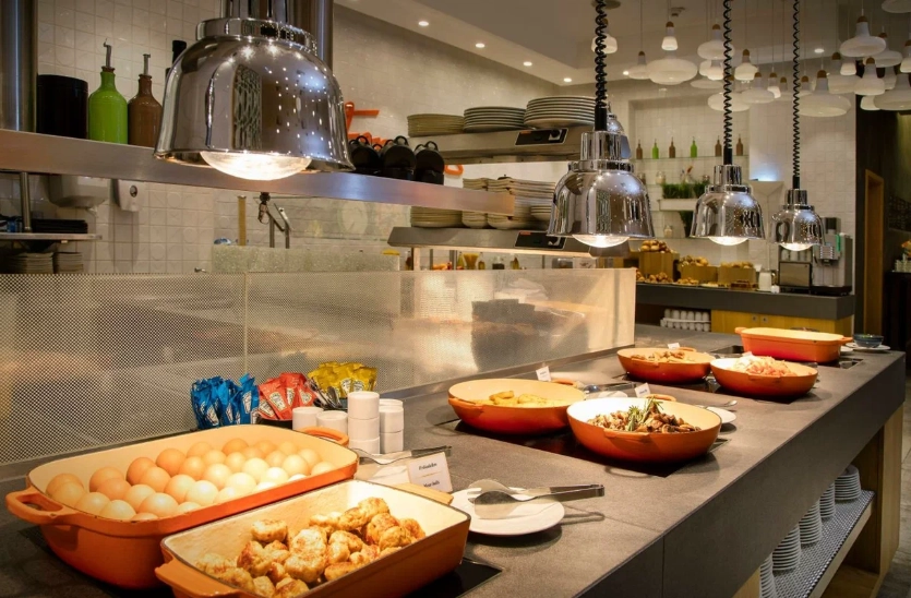 Отель Holiday Inn Frankfurt - Alte Oper, an IHG hotel в Франкфуртe-на-Майне: Семейный отдых , Отель, Бассейн, Парковка, Для всей семьи, Гостиница, Жилье,