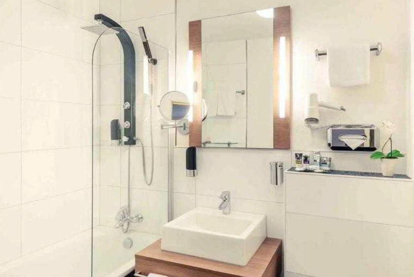 Отель Mercure Hotel Kaiserhof Frankfurt City Center в Франкфуртe-на-Майне: Семейный отдых , Отель, Бассейн, Парковка, Для всей семьи, Гостиница, Жилье,