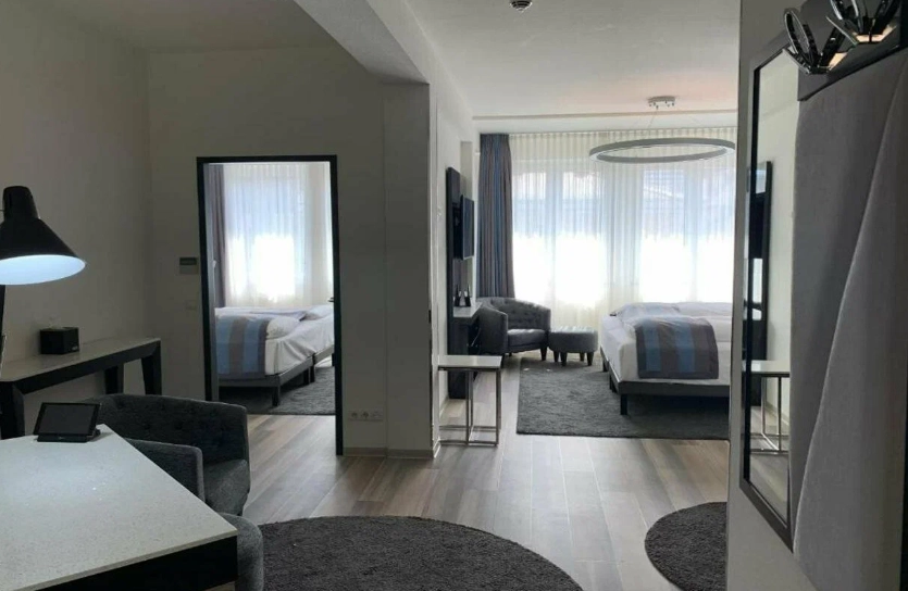 Отель Mercure Hotel Kaiserhof Frankfurt City Center в Франкфуртe-на-Майне: Семейный отдых , Отель, Бассейн, Парковка, Для всей семьи, Гостиница, Жилье,