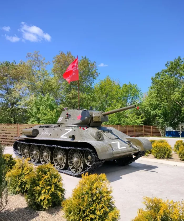 Сквер военной техники