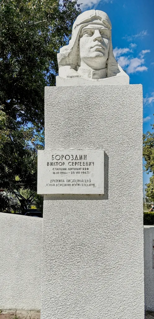 Сквер военной техники