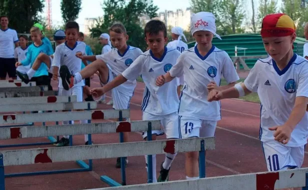 Стадион и Футбольная школа им. Леонида Слуцкого Бомбонера