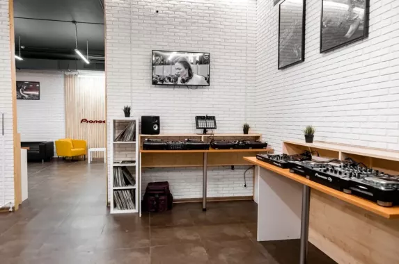 Студия звукозаписи Pioneer DJ School