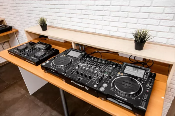 Студия звукозаписи Pioneer DJ School